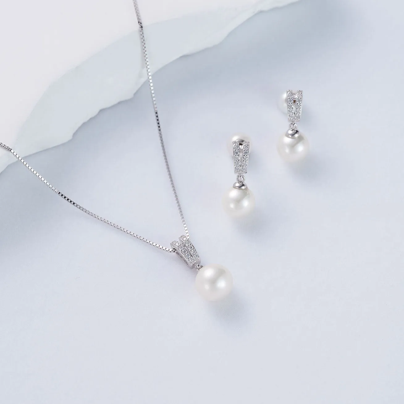 Elegant Freshwater Pearl Necklace WN00053