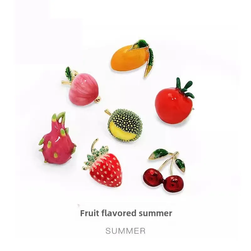 Japanese New Cute Small Strawberry Brooch Personalized Fruit Anti-light Buckle Small Fragrant Style Collar Pin Fashion Accessories Wholesale