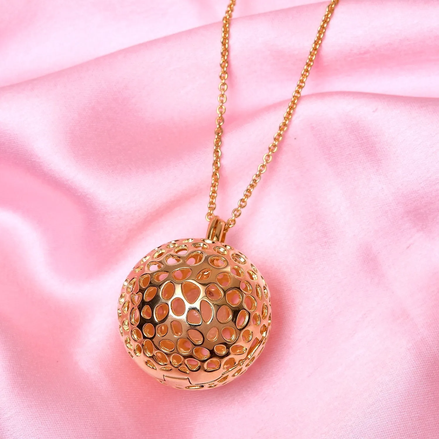 Lattice Globe Necklace with Rose Quartz