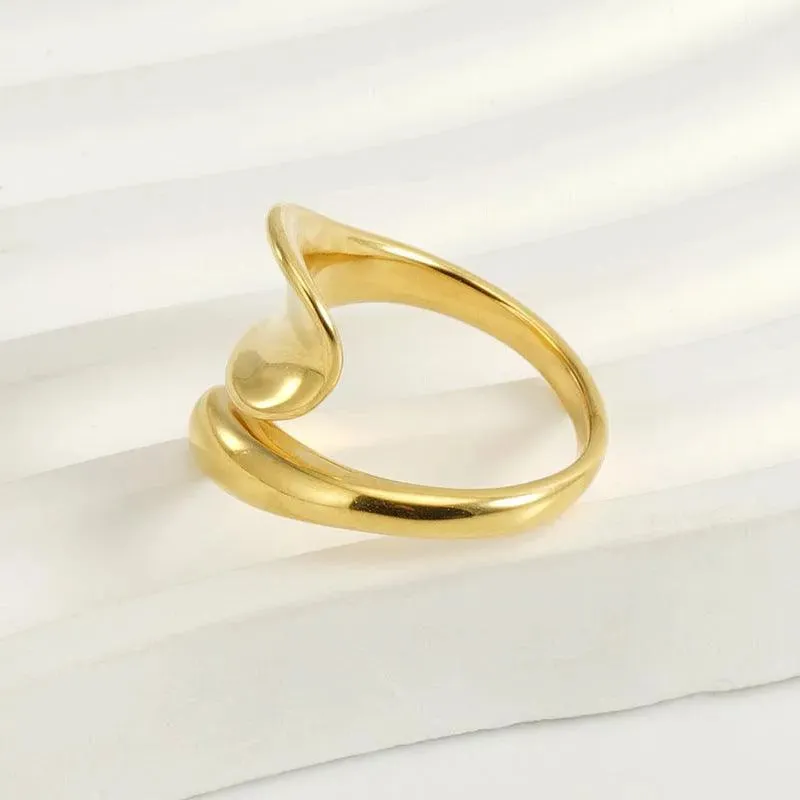 Trendy Gold Wave Ring – Twisted Cocktail Ring for Women