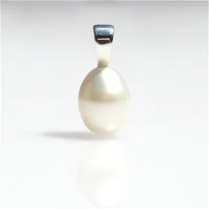 White Pearl Pendant Dew Drop